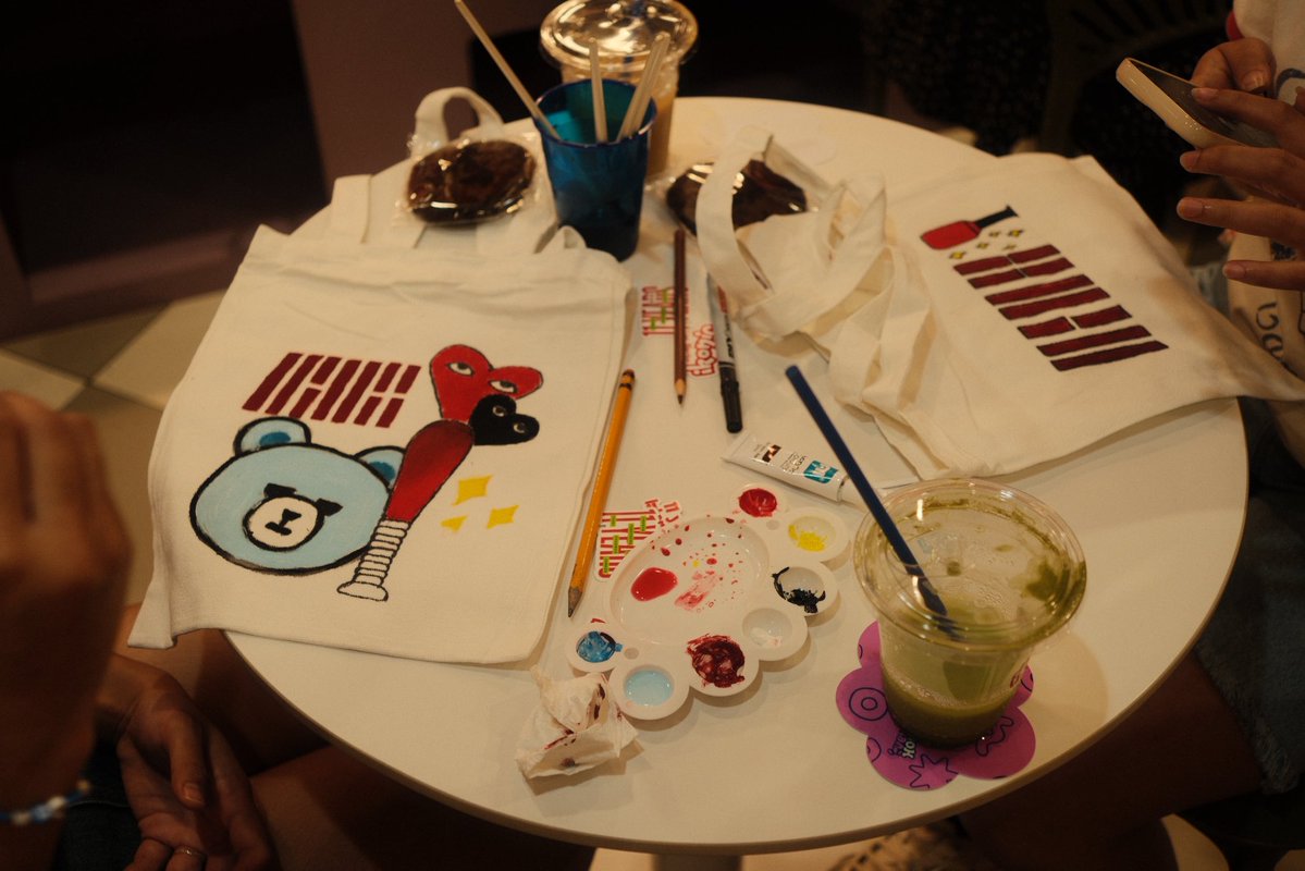 onlyuns's tweet photo. A little iKONIC gathering for iKON’s 11th anniversary. ❤️🎨

So happy we got to create, fangirl, and celebrate 11 years of iKON together. 🥹

@iKONIC_143 @sssong6823 @bobbyranika @iKON_chan_w000 @iKON_gnani_____ @tkwpcnfak @D_dong_ii 🫶🏻

#iKON_11th_Anniversary 
#11YearsWithiKON https://t.co/HuG1xPkmvS