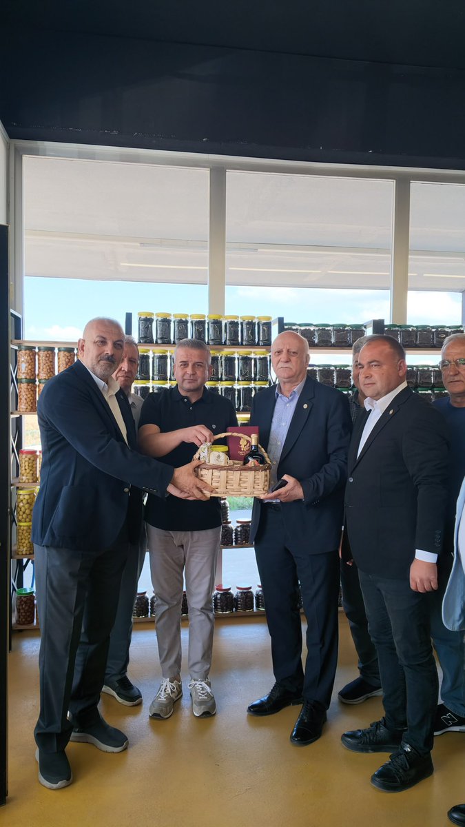 hatirlierol's tweet photo. Türkiye Ziraat Odaları Birliği Genel Başkanı Sayın Şemsi Bayraktar’ı, Orhangazi ziyaret programı kapsamında ilçemizde ağırladık.

Orhangazi Ziraat Odası Başkanı Dinçer Dimrit ve yönetiminin programda, Odamız üyelerinden Tezker  Zeytincilik-Tezer Arpalık işletmesini ziyaret ettik. https://t.co/VK0hOuMD7P