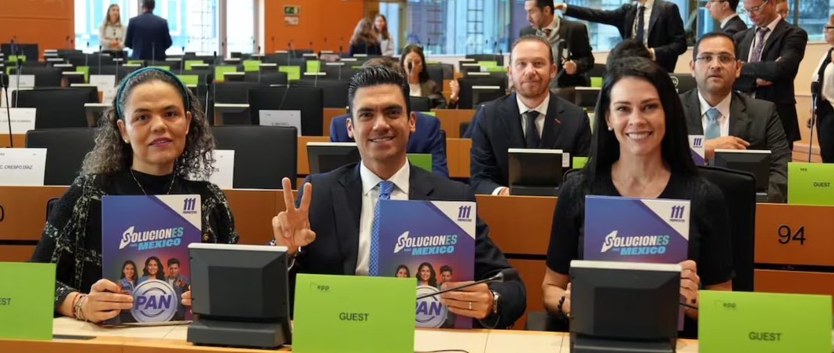 galvanochoa's tweet photo. 🔴 Dinero
➡️ Derroche panista, el subsidio del INE
➡️ La fortuna del director de Infonavit
➡️ Un celular para fifís

El recorrido de un grupo de dirigentes del #PAN por Europa, encabezados por su presidente, @JorgeRoHe, coincide con el inicio del debate en la Cámara de Diputados sobre el presupuesto federal del próximo año. Uno de los capítulos que será motivo de discusión es el gasto de las elecciones de 2027, estimado en 50 mil millones de pesos. Ahí están incluidos el presupuesto del @INEMexico y los subsidios a los partidos políticos. @AccionNacional  recibió alrededor de mil 331 millones de pesos el año anterior, y pese a que se encuentra en franca decadencia, el #INE propone que el año próximo reciba mil 803 millones. Romero y sus amigos pueden viajar a cualquier parte del mundo sin preocupaciones.

✒️ https://t.co/Y8tEtDz8Vd