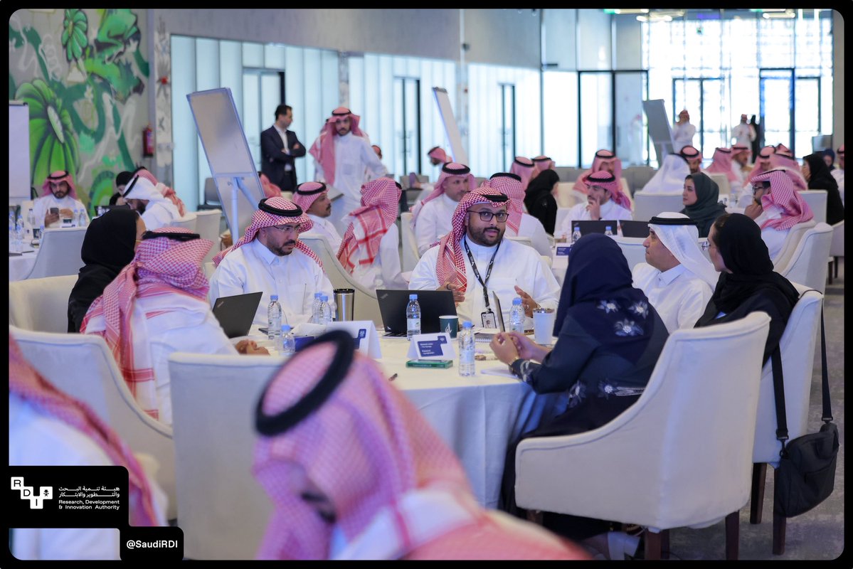 SaudiRDI's tweet photo. رؤى متعددة لمستقبل منظومة واحدة.. 
في ورش عمل الاستراتيجية الوطنية للبحث والتطوير والابتكار؛ 47 جهة حكومية تسهم في تحقيق التكامل وتطرح مقترحاتها التطويرية لقطاع بحثي وابتكاري رائد عالميًا.. https://t.co/1ztQBmxpPa