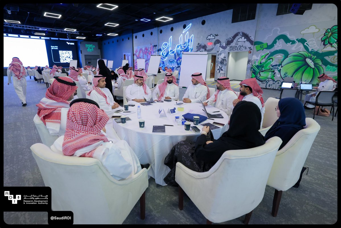 SaudiRDI's tweet photo. رؤى متعددة لمستقبل منظومة واحدة.. 
في ورش عمل الاستراتيجية الوطنية للبحث والتطوير والابتكار؛ 47 جهة حكومية تسهم في تحقيق التكامل وتطرح مقترحاتها التطويرية لقطاع بحثي وابتكاري رائد عالميًا.. https://t.co/1ztQBmxpPa