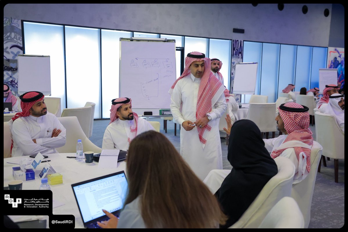 SaudiRDI's tweet photo. رؤى متعددة لمستقبل منظومة واحدة.. 
في ورش عمل الاستراتيجية الوطنية للبحث والتطوير والابتكار؛ 47 جهة حكومية تسهم في تحقيق التكامل وتطرح مقترحاتها التطويرية لقطاع بحثي وابتكاري رائد عالميًا.. https://t.co/1ztQBmxpPa
