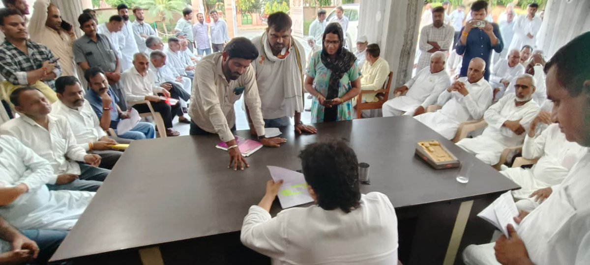 bishnoikuldeep's tweet photo. हिसार लोकसभा क्षेत्र सहित विभिन्न क्षेत्रों से आए आम जनमानस से मुलाकात कर उनकी समस्याओं को गंभीरता से सुना और उनके निवारण के लिए हरसंभव प्रयास किया।

जनता की सेवा और उनकी समस्याओं का समाधान ही हमारा संकल्प है। 🙏🏻 https://t.co/xOsummJDNU