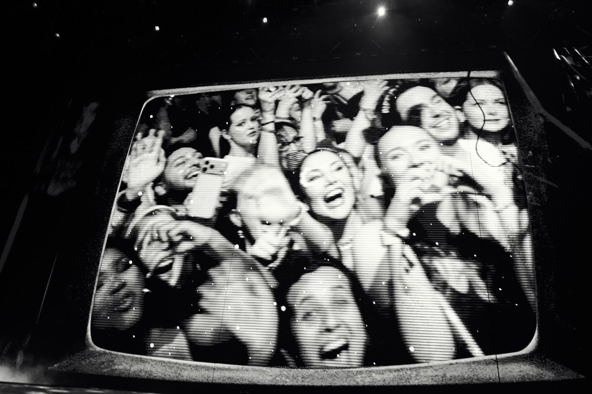 TeamAriana's tweet photo. closing night memories 。˚ ꕤ https://t.co/z7gBqEitkh