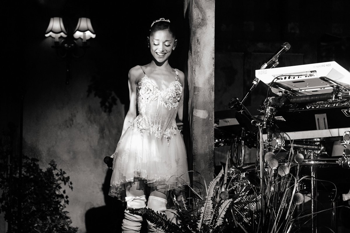 TeamAriana's tweet photo. closing night memories 。˚ ꕤ https://t.co/z7gBqEitkh