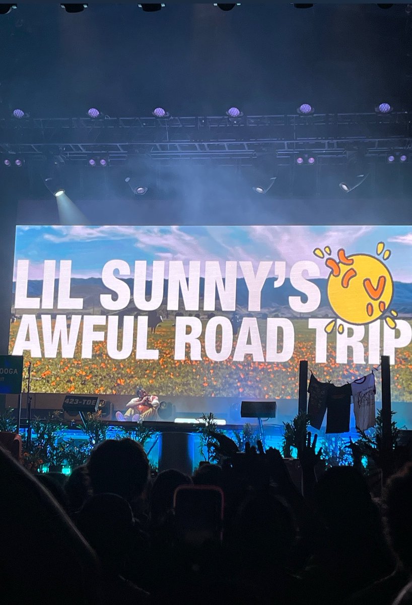 TaReefKnockOut's tweet photo. Mama knew I was ‘bout it, way before venue was crowded. 

Big ups to @isaiahrashad coming thru St. Pete last night. It’s Been Awful Tour was one of them ones. ☀️ #TopDawg https://t.co/9C7stUaA89