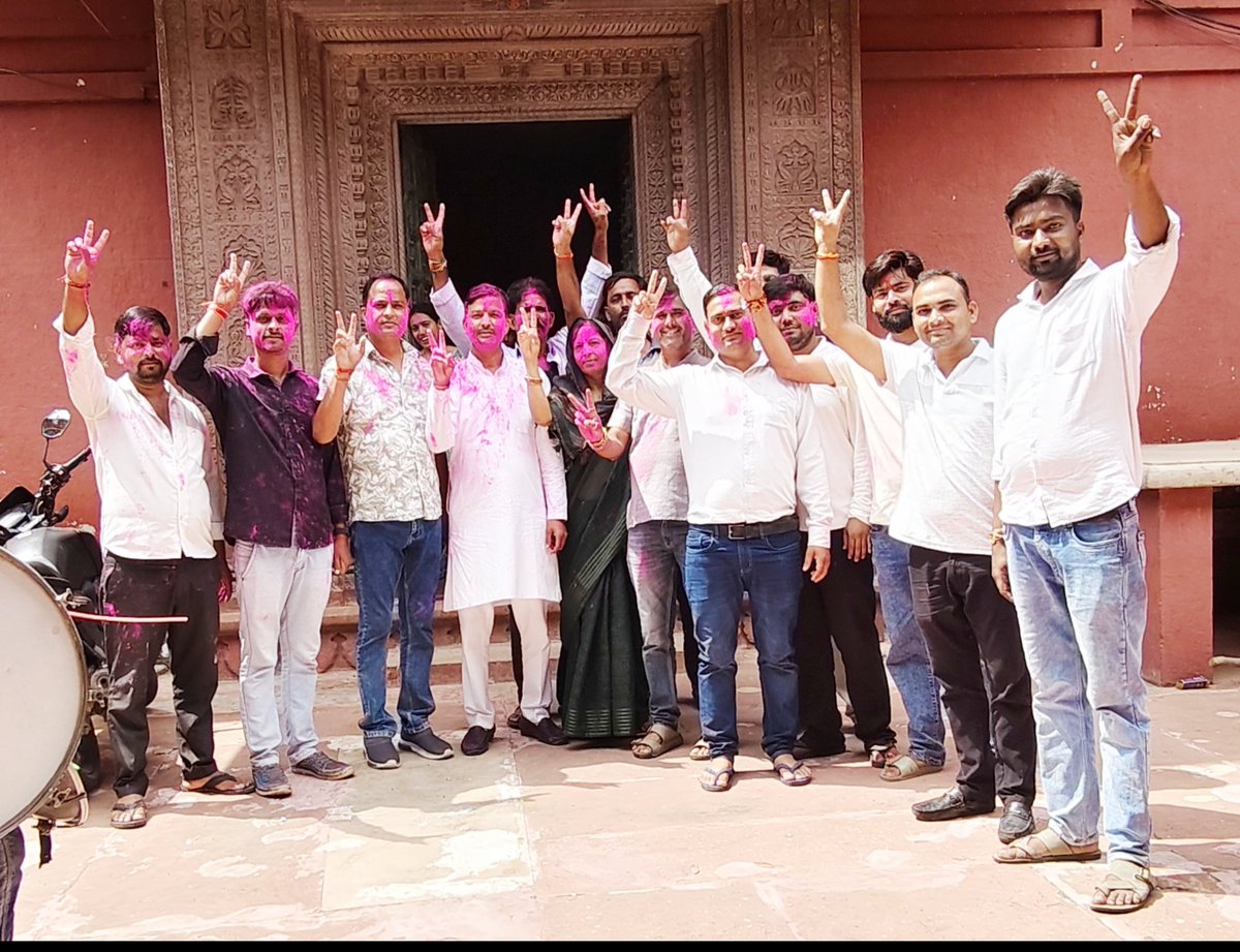 AmitMudgal_INC's tweet photo. निकाय चुनाव धौलपुर में देवतुल्य मतदाताओं का हृदय से आभार 
एवं कांग्रेस संगठन के सभी पदाधिकारी एवं कार्यकर्ताओं का भी आभार जिन्होंने पार्टी के लिए दिन रात मेहनत कर जिले में पार्टी का परचम फहराया  

कांग्रेस के सभी नवनिर्वाचित वार्ड पार्षदों को हार्दिक बधाई एवं शुभकामनाएं। https://t.co/S83sPgSyi0
