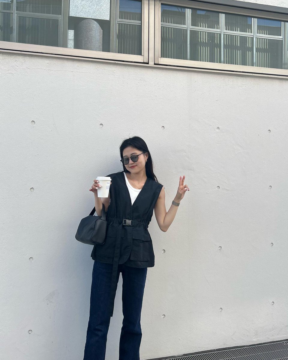 GarnetProchnow's tweet photo. Howdy! 🌻 Don’t forget: the world is a better place with you in it—go shine today! 🌈
ISyxa https://t.co/2AgwbDzMNq