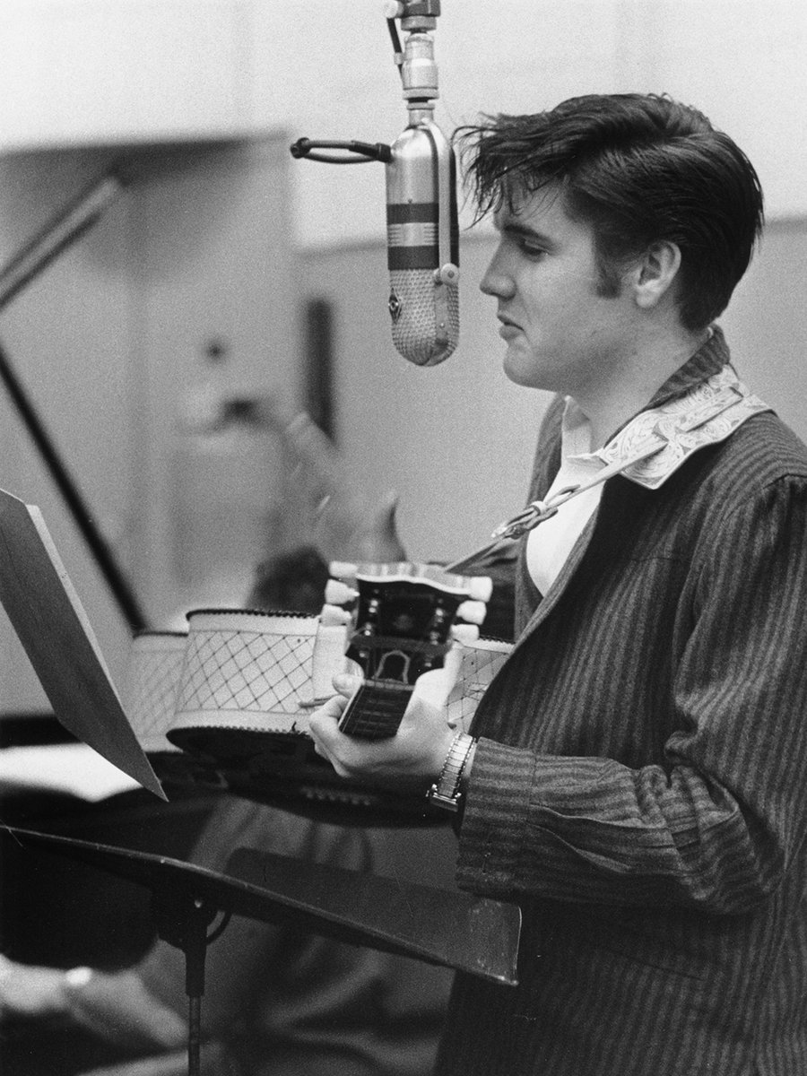 ElvisPresley's tweet photo. Elvis’ love for gospel music is evident in albums like “His Hand in Mine”, his first gospel LP. ❤️‍🔥

#ElvisPresley #Singer #Gospel #Music https://t.co/pLtziLKzrv