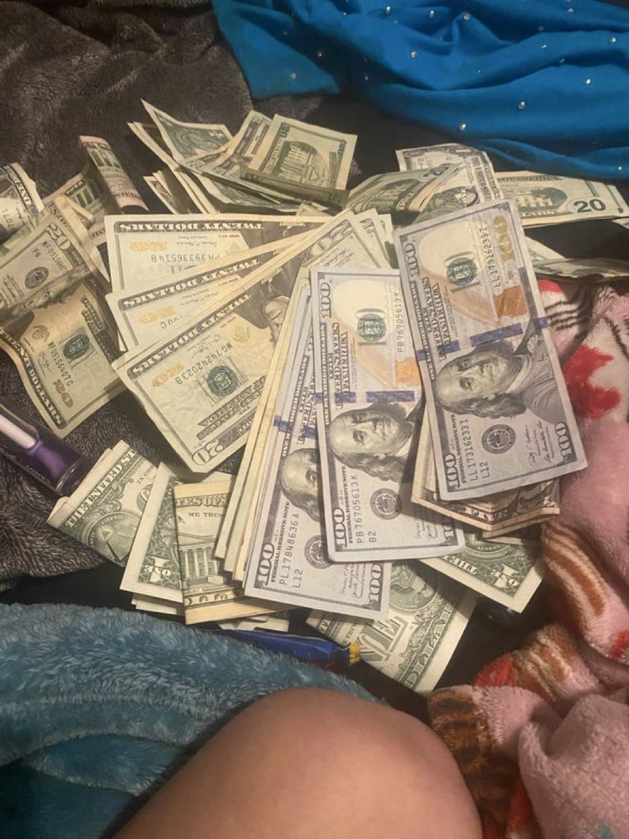 Celestiaalslut's tweet photo. Yall playing with these paypigs fr!! LMFAO 😂  I love my sugar daddies. #selling #findom #paypigs #customs #buying #buyingcontent #findomcanada #nfsw #selling 
#sugarbaby https://t.co/kpz2wGHdkv