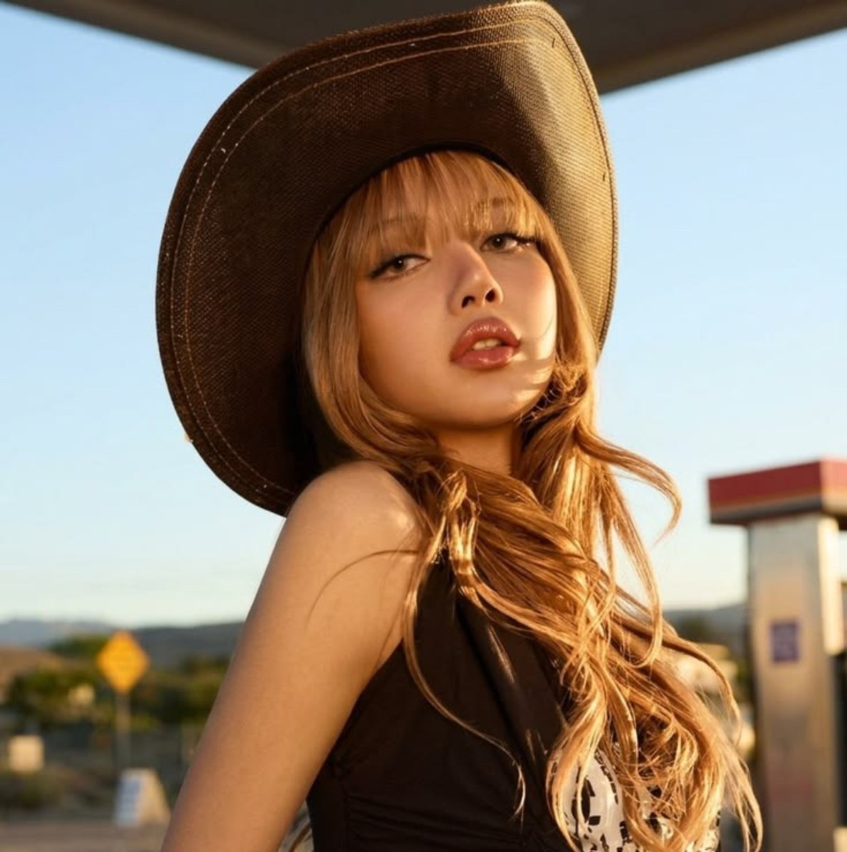 PINKSBASE's tweet photo. NO DISBAND! Lisa talking about BLACKPINK in an interview with Variety:

Lisa: If I'm 50, I still want to be in BLACKPINK! We just finished our tour and talked about taking a little break — like I did 2 years ago — but we'll always be together. Now we're back to our solo eras. https://t.co/JQe34vcWQ8