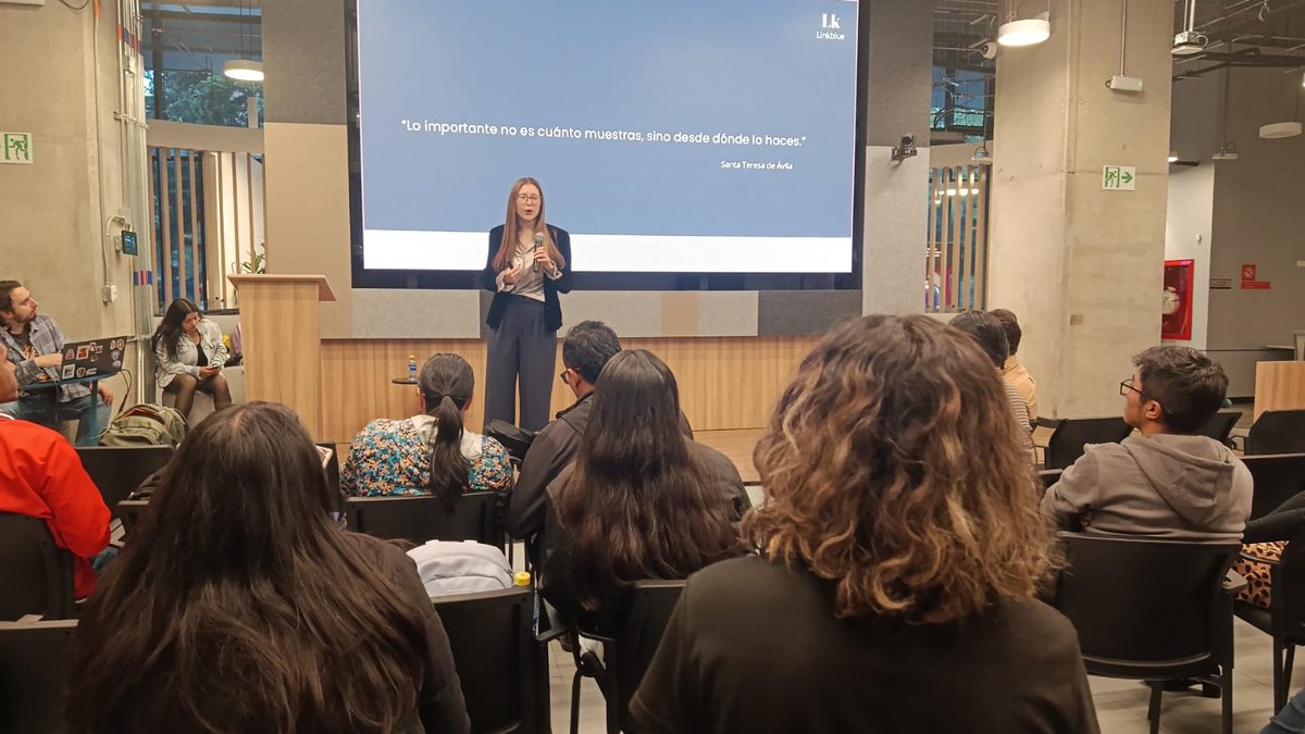 Lab101UNAL's tweet photo. 🔥 ¡Así cerramos el Ciclo 1 de Miércoles TECH: "GLOW UP LABORAL"! 🔥

En la sesión "Escala tu Carrera: arca Personal para Profesionales que Quieren Más", nos llevamos 3 claves de oro:
1️⃣ Cree en tu potencial: Las oportunidades llegan cuando proyectas lo que vales.
2️⃣ Servicio y propósito: Descentralízate y enfócate en cómo tu conocimiento ayuda al otro.
3️⃣ LinkedIn estratégico: Conviértelo en tu océano azul para conectar y crecer.

El LAB101 es el espacio para conectar e innovar. 

https://t.co/wnYYw3lxfv

Agéndate con nosotros en el ciclo de #CienciaParaLaGente
Inscríbete aquí https://t.co/mWYXhjou2u✨ .