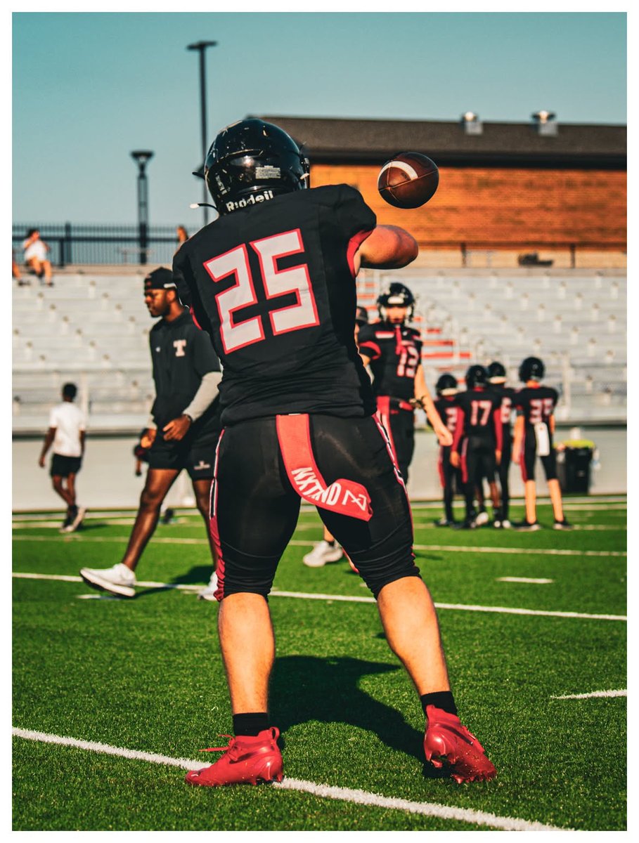 AjHicksox's tweet photo. Nothing but work💪
#outworkemall 
@WARRIORNATION20 https://t.co/4STo8mcLCz