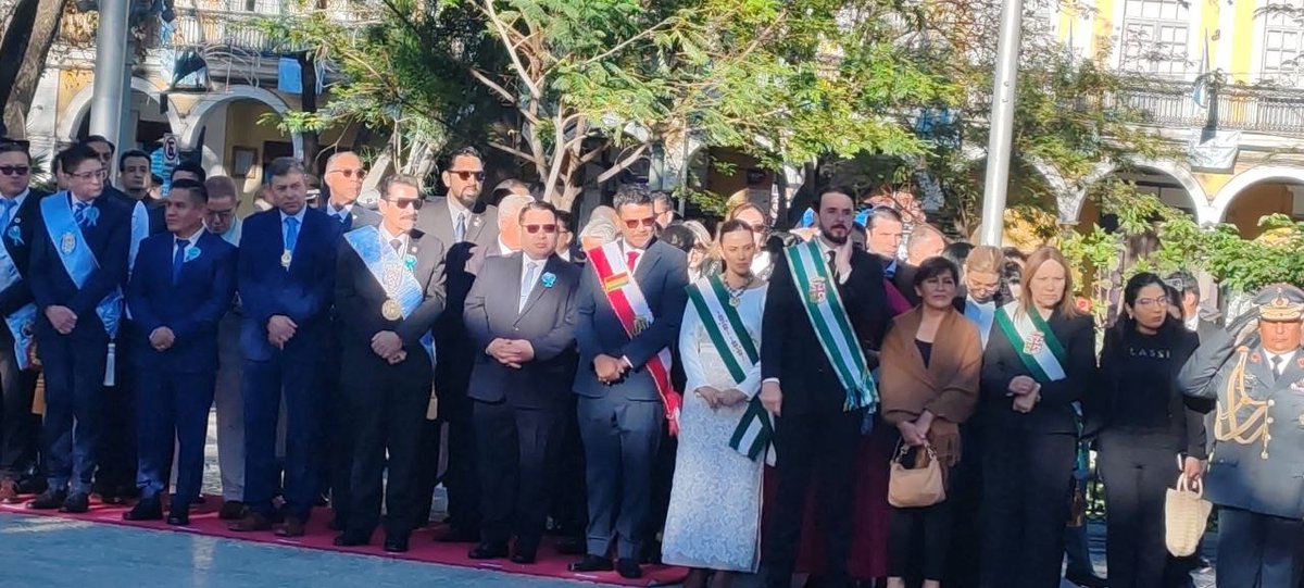 FGE_Bolivia's tweet photo. 📍 FISCAL GENERAL DEL ESTADO RINDE HOMENAJE A COCHABAMBA POR LOS 216 AÑOS DE SU GESTA LIBERTARIA

https://t.co/YPFYutF7zq

#EcosistemaROMA
#MinisterioPúblicoBolivia
#RogerMariacaFiscalGeneral https://t.co/evxcnwgsyw