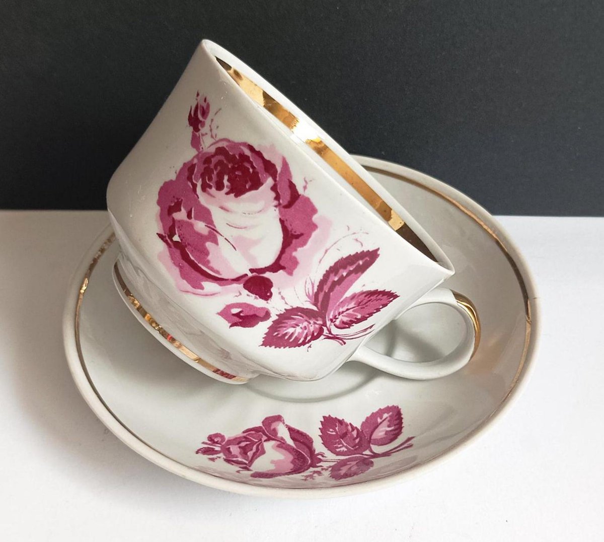 GoodVintageArt1's tweet photo. Vintage porcelain teacup &amp; saucer with delicate pink roses. A charming piece for a romantic tea setting 🌹☕️#VintagePorcelain #VintageTeacup #Teacup #TeacupAndSaucer #RoseTeacup #PinkRoses #FloralPorcelain #Porcelain #TeaLover #ShabbyChic #Cottagecore

https://t.co/enBgsBVgFD https://t.co/GSVwt43lJx