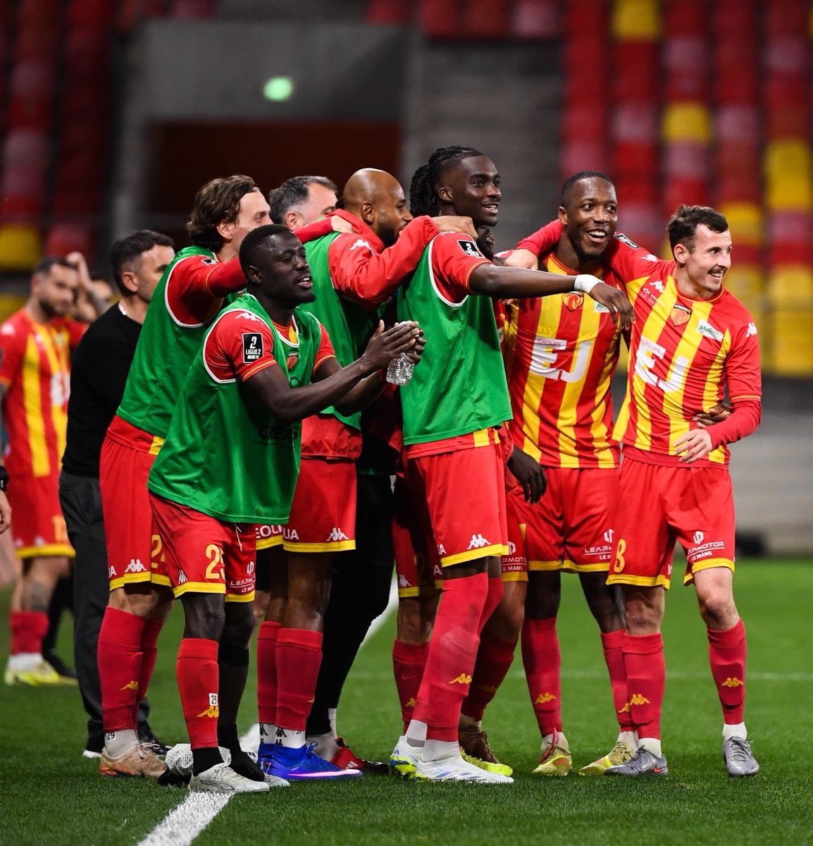 _BeFootball's tweet photo. 🚨 𝗟𝗔 𝗙𝗢𝗟𝗜𝗘 😳 : 8 TITULAIRES DU MANS FACE À LENS JOUAIENT EN N1 IL Y A DEUX SAISONS ! ❤️💛

▫️Hatfout (𝗟𝗲 𝗠𝗮𝗻𝘀, 𝗡𝟭)
▫️Yohou (𝗟𝗲 𝗠𝗮𝗻𝘀, 𝗡𝟭)
▫️Voyer (𝗟𝗲 𝗠𝗮𝗻𝘀, 𝗡𝟭)
▫️Gueye (𝗟𝗲 𝗠𝗮𝗻𝘀, 𝗡𝟭)
▫️Calodat (𝗟𝗲 𝗠𝗮𝗻𝘀, 𝗡𝟭)
▫️Vercruysse (𝗕𝗼𝘂𝗹𝗼𝗴𝗻𝗲-𝘀𝘂𝗿-𝗠𝗲𝗿, 𝗡𝟭)
▫️Bamba (𝗖𝗼𝗻𝗰𝗮𝗿𝗻𝗲𝗮𝘂, 𝗡𝟭)
▫️Bretelle (𝗢𝗿𝗹𝗲́𝗮𝗻𝘀, 𝗡𝟭)

Mais aussi…

▫️Mafouta (𝗔𝗺𝗶𝗲𝗻𝘀, 𝗟𝟮)
▫️Bourabaa (𝗧𝗿𝗼𝘆𝗲𝘀 𝗕, 𝗡𝟮)
▫️Boissé (𝗟𝗲 𝗠𝗮𝗻𝘀, 𝗨𝟭𝟴 𝗥𝟭)

Patrick Videira coachait même en N2. 😭

(via @jordanpardon_)