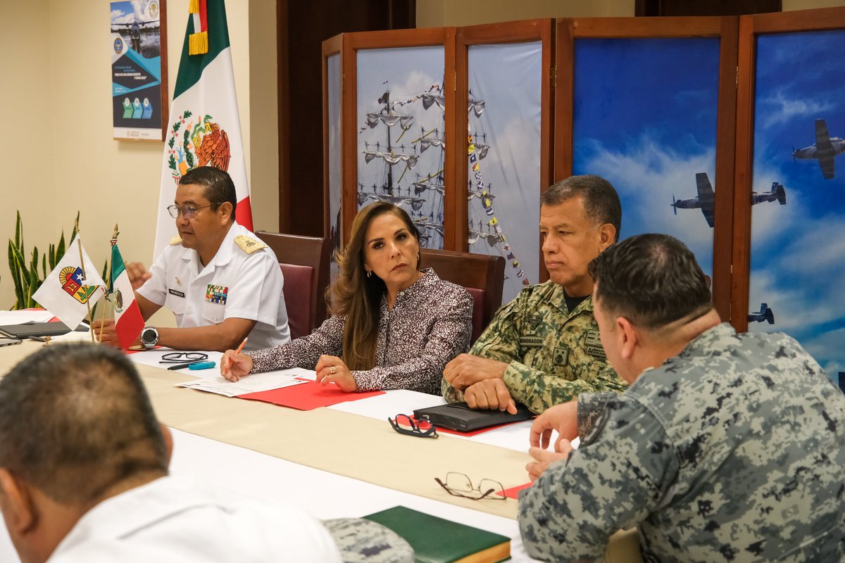 MaraLezama's tweet photo. 👮🏻‍♀️👮🏽‍♂️ La seguridad se construye con coordinación y trabajo permanente. En la Mesa de Coordinación Estatal para la Construcción de Paz y Seguridad revisamos los temas prioritarios y damos seguimiento a las acciones que realizamos junto con las instituciones de seguridad y justicia.

En Quintana Roo, los homicidios dolosos han disminuido casi 60%, colocándonos en tercer lugar nacional en reducción. Seguimos trabajando de manera coordinada para fortalecer la paz y la tranquilidad de las familias quintanarroenses.
