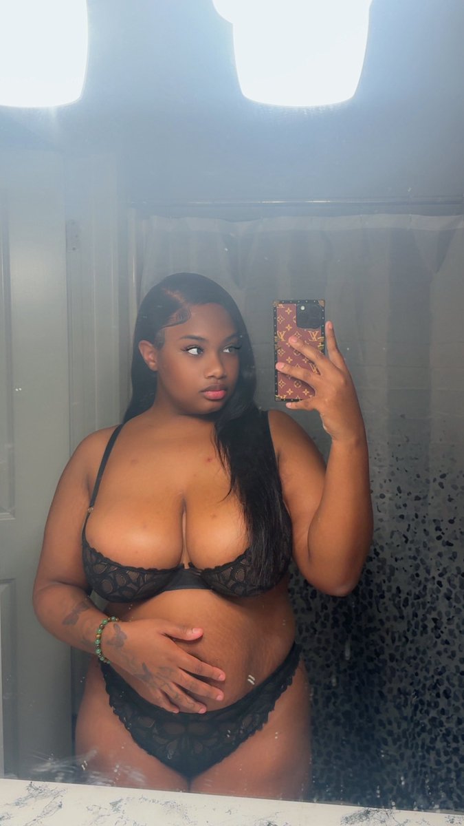 RealCreoleBaby's tweet photo. Your favorite distraction 💋😮‍💨 https://t.co/8DudIpSUlm