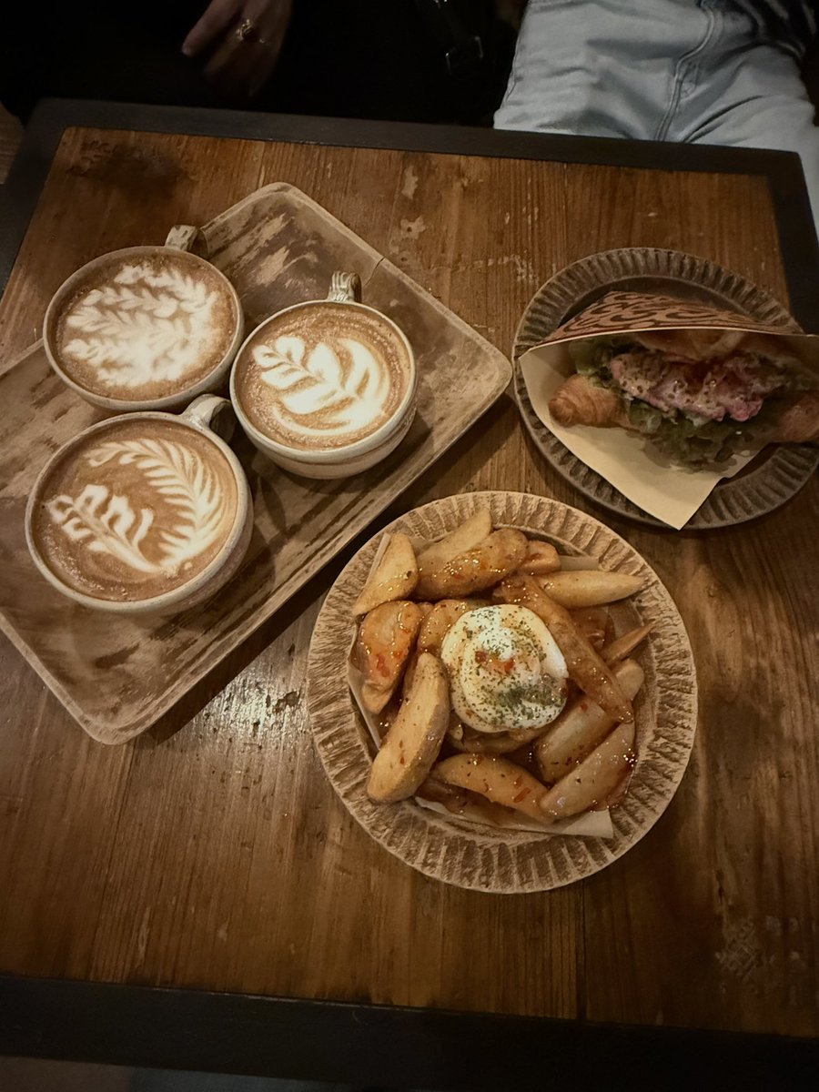 Noahyache7's tweet photo. ☕️🍽️😋 https://t.co/HR1AOPFm8M