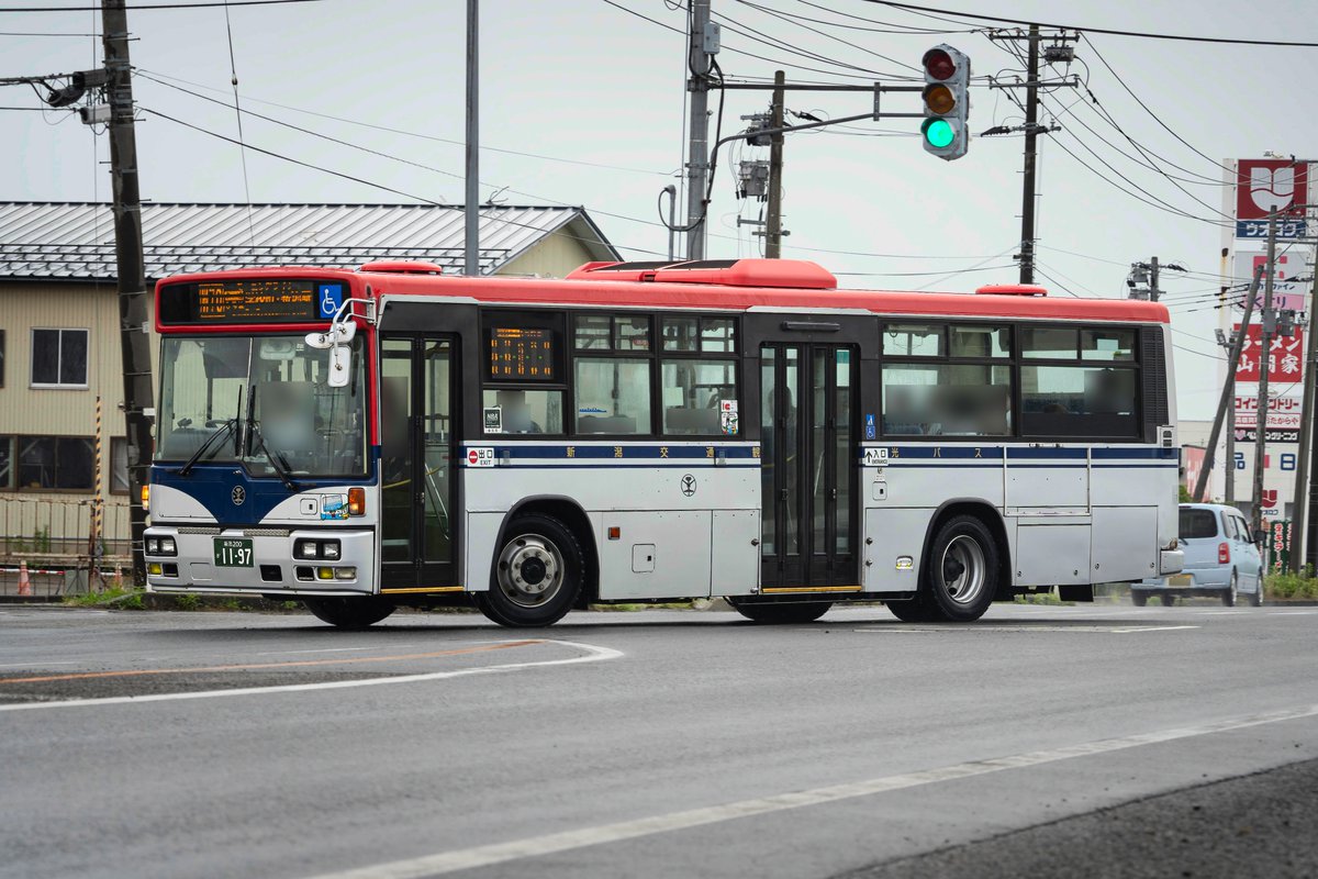 J325328330i's tweet photo. 新潟交通観光バス H1197-N(潟東※除籍)
新潟200か 1197　KL-UA452MAN(03年式)
元 横浜市交通局 3-4577
横浜市営西工から最初の引退。全方位が魅力的なこの仕様、一台欠けるだけでも辛すぎます...。同型の他2台もめっきり新潟駅に来る機会が減り、いよいよ雲行きが怪しい状況です。 https://t.co/QFmKj8F3qi