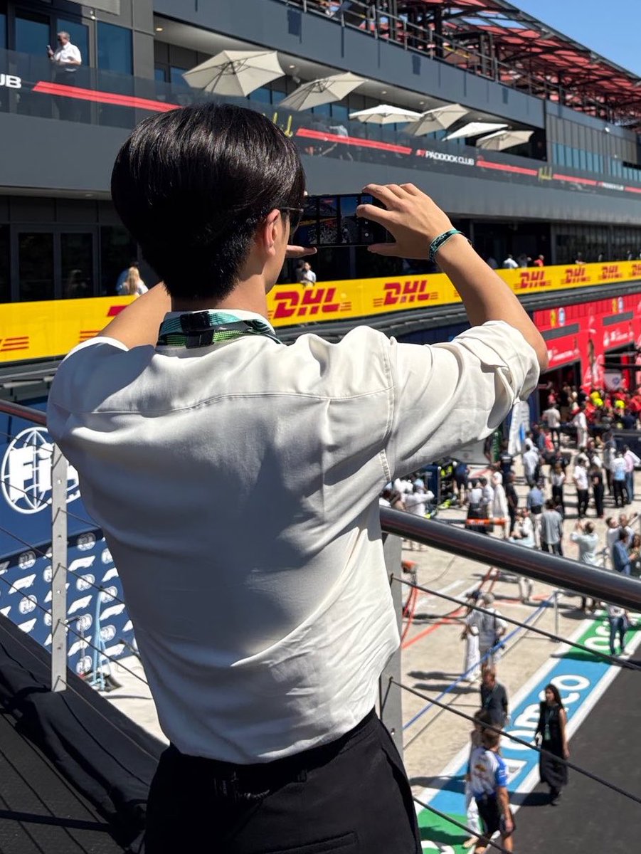 starsbyjay's tweet photo. can we talk about jay’s back…. that damn shoulders HE’S SO https://t.co/IIt1qIajb2
