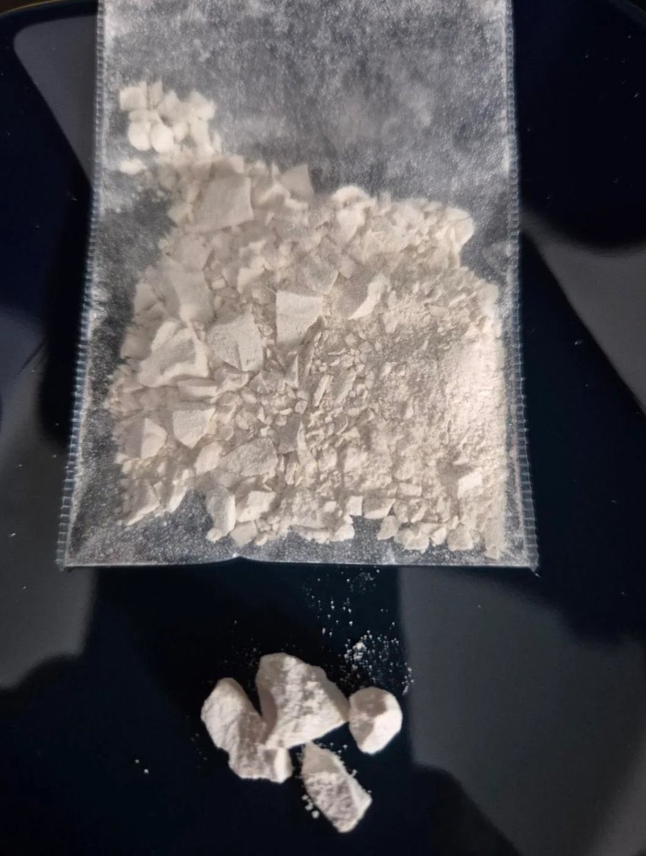 Mauricept9q's tweet photo. Smells like cocoa no vinegar, kinda worried, haven’t tested yet. #drugtwt #heroin #coketwt https://t.co/BwgaTwjkwr
