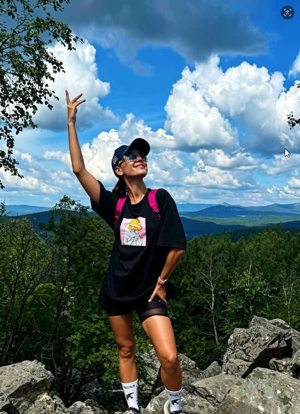 Victoria_05_20's tweet photo. Chasing views and fresh air. ✨ https://t.co/9t4uqG3aNs
