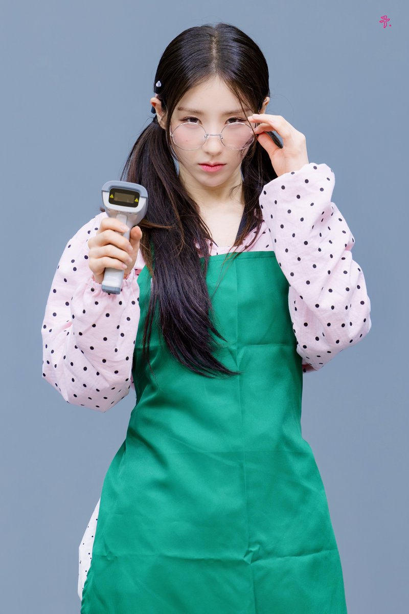 9__HJ's tweet photo. 260829 팬싸인회 HQ

ただの店員だ

#희진 #HeeJin #ARTMS #아르테미스 https://t.co/3xIDDDFtfw