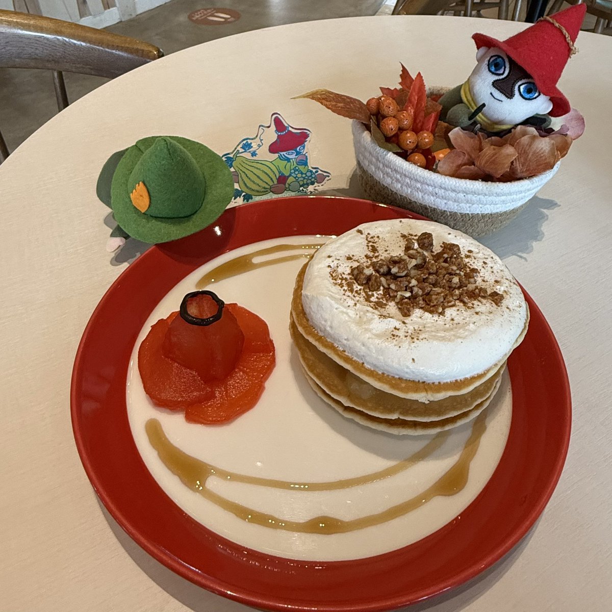 jox_sn's tweet photo. 12〜13日に谷入りしました。

魅力的なヨクサルに出会えて幸せでした。
スナフキンに帽子を褒めてもらって、ムーミンに手を引かれて一緒に写真撮れました…！既にロス。

プレミアム年間パスポートを購入したので可能な範囲で通います。がんばれ西の民。 https://t.co/Kv1FE0k30I