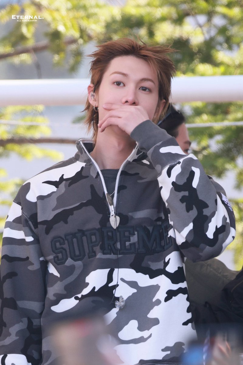 akEhdxls's tweet photo. 애들 데리고 전지훈련 간 코치같다 https://t.co/PIXidEgba1