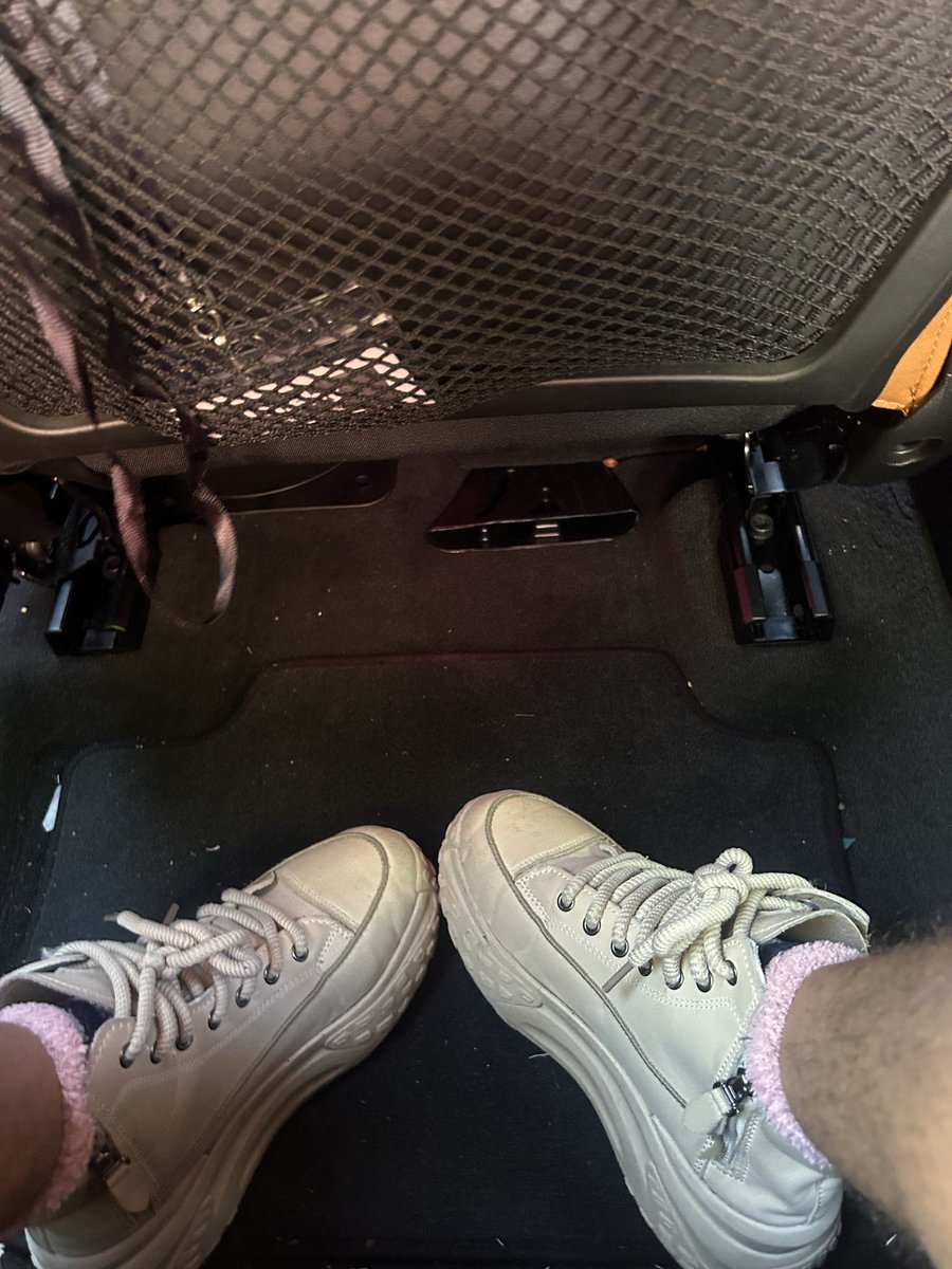 Nathal4k's tweet photo. @FeetFinder Fresh but nobody around https://t.co/ccHNfXHoQr