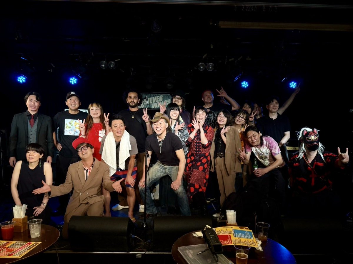 shintaroad0080's tweet photo. 12日はラッキージャブジャブでシルバーウィングスへー♪初めての場所でめっちゃくちゃ楽しかったです♪
13日はレディースルームの百太郎さんを見に同級生とポテトキッドへー！？60歳になるのに変わらない歌声っ♪ほんまに最高でしたー！もちろん帰りは全く覚えてません笑 https://t.co/tLtVgs46us