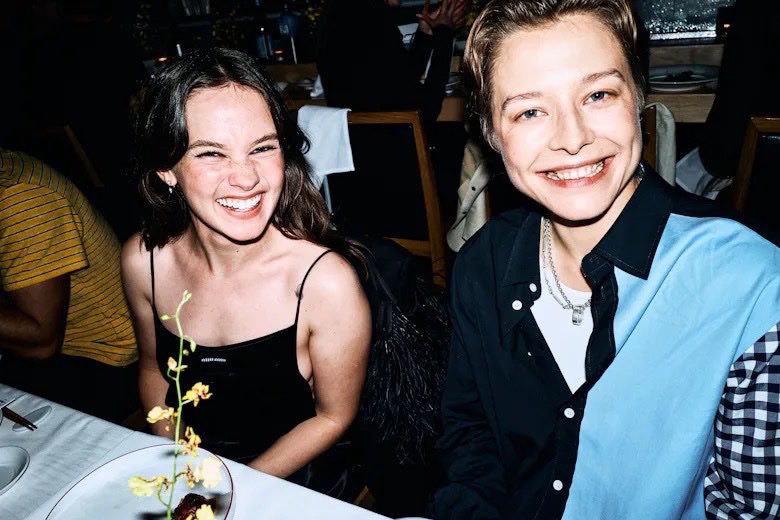 emmadarcydaily's tweet photo. emma d’arcy with cailee spaeny at the emmys dinner last night! their smile oh my god 😭 https://t.co/MoxZaExTav