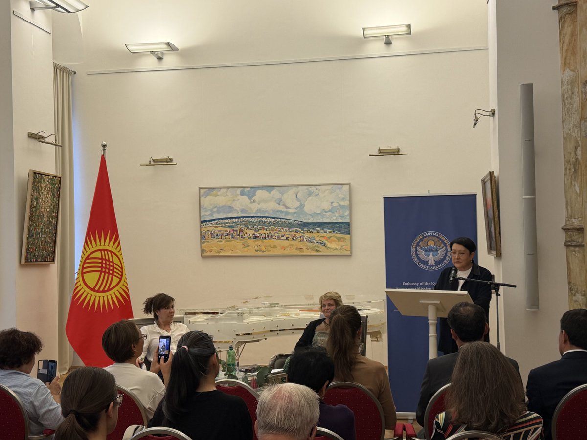 AzCulture_AT's tweet photo. 🇦🇿Sentyabrın 11-də Vyanadakı Azərbaycan Mədəniyyət Mərkəzində alman yazıçısı Maren Ernstin “Vierzig Mädchen” (“Qırx qız”) kitabının təqdimatı keçirilib.
Qırğız Respublikasının Avstriyadakı səfirliyinin Azərbaycan Mədəniyyət Mərkəzi ilə əməkdaşlığı şəraitində baş tutub. https://t.co/XVZp6alfct