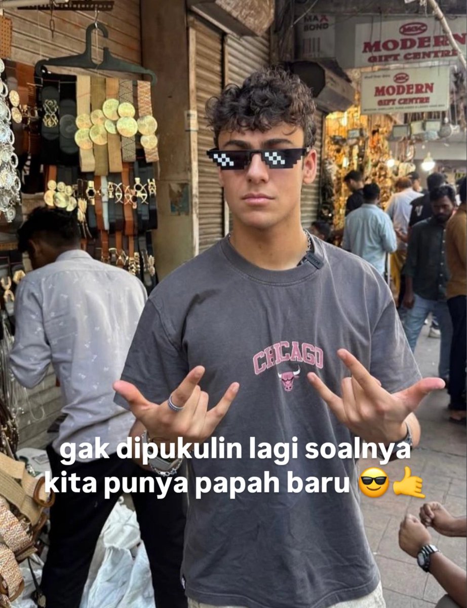 pendarmentari's tweet photo. 33341 family au

apit dan papah baru https://t.co/MRuaydTD4z