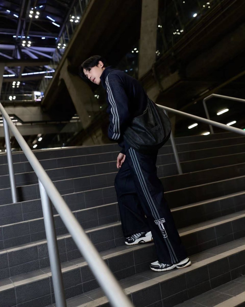 jespipat_ofc's tweet photo. Social Update 🔛
🗓️ 14.09.2026 
📸 IG : jesjpp

✨ เสิร์ฟ Airport Look ค้าบ ☺️☺️

🔗 https://t.co/NlL6eBS76H

#adidasthailand
#AdidasTHxJES
#jesjpp #วัคซีนของพี่เจษ https://t.co/KSRnz6Desh