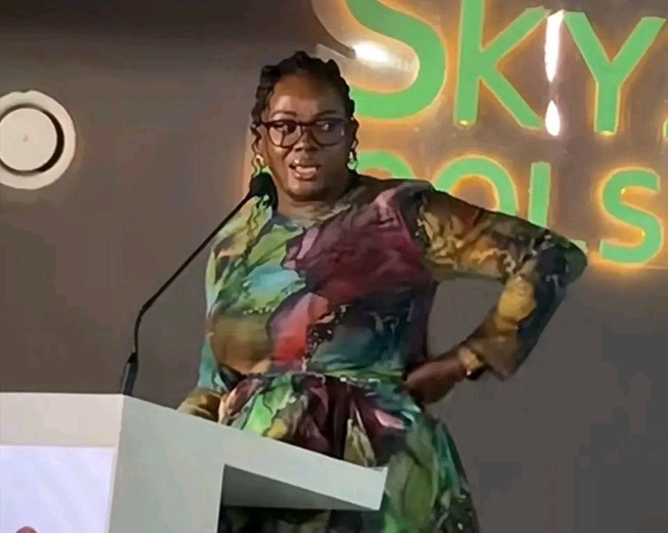 AllanSseky's tweet photo. Just because she stole someone's rich husband...now she thinks she runs the world? https://t.co/75Xg1oukV2