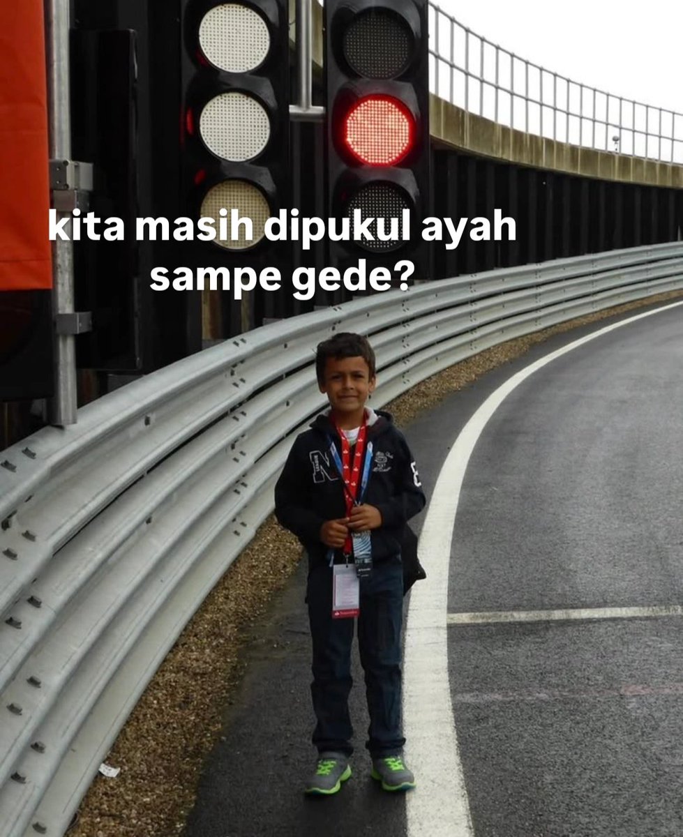 pendarmentari's tweet photo. 33341 family au

apit dan papah baru https://t.co/MRuaydTD4z