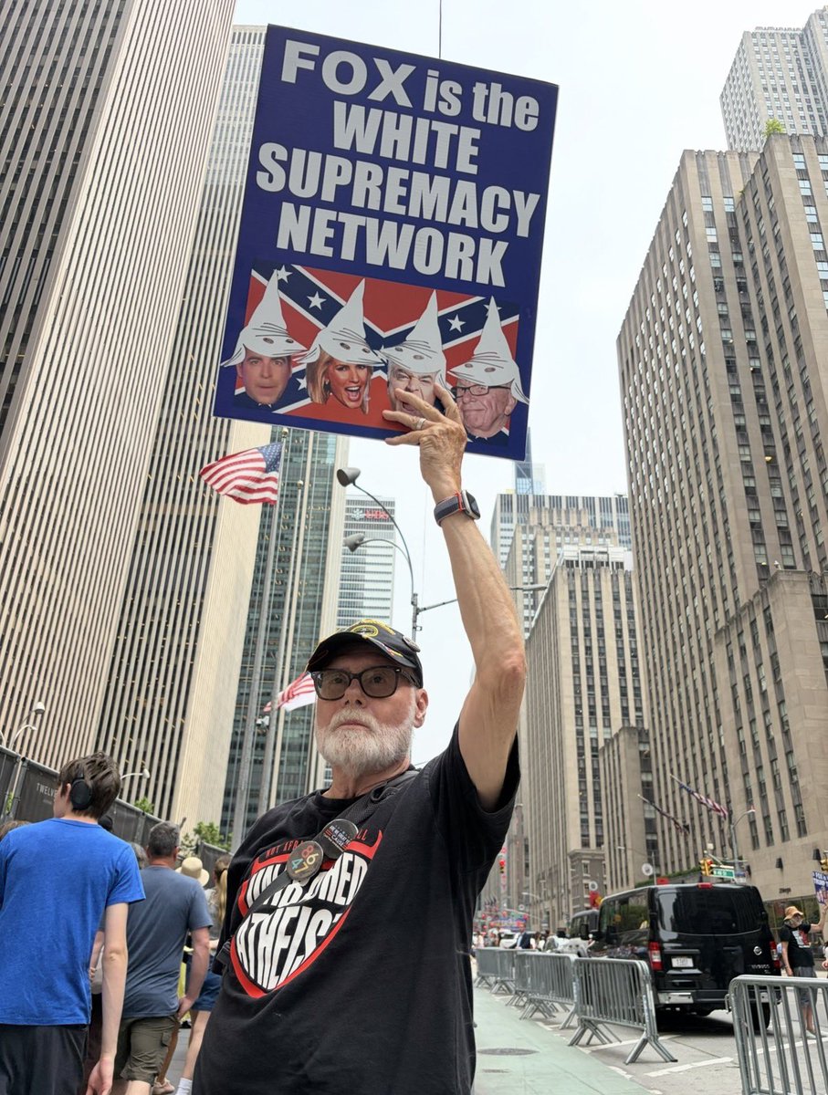 PeterParkeeg's tweet photo. @FoxNews @FoxNews (Rupert Murdoch) paid a $787,000,000.00 penalty for lying about the 2020. Fox News is Trump's personal propaganda network. Hitler had Joseph Goebbels, Trump has @FoxNews #foxlies #TrumpsteinPedoCoverUp #TrumpCrimeFamily #TrumpTariff https://t.co/kE23kyeZaB