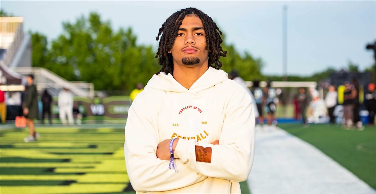ZBlostein247's tweet photo. NEW: No. 1 WR Brysen Wright has his own custom cleats, 140K+ Instagram followers, and kids waiting after games to meet him 👀

"No one's Brysen Wright," his coach said.

Inside the unprecedented spotlight surrounding the elite WR recruit: https://t.co/l6r4s6HNax https://t.co/vIm6iwyJ0u