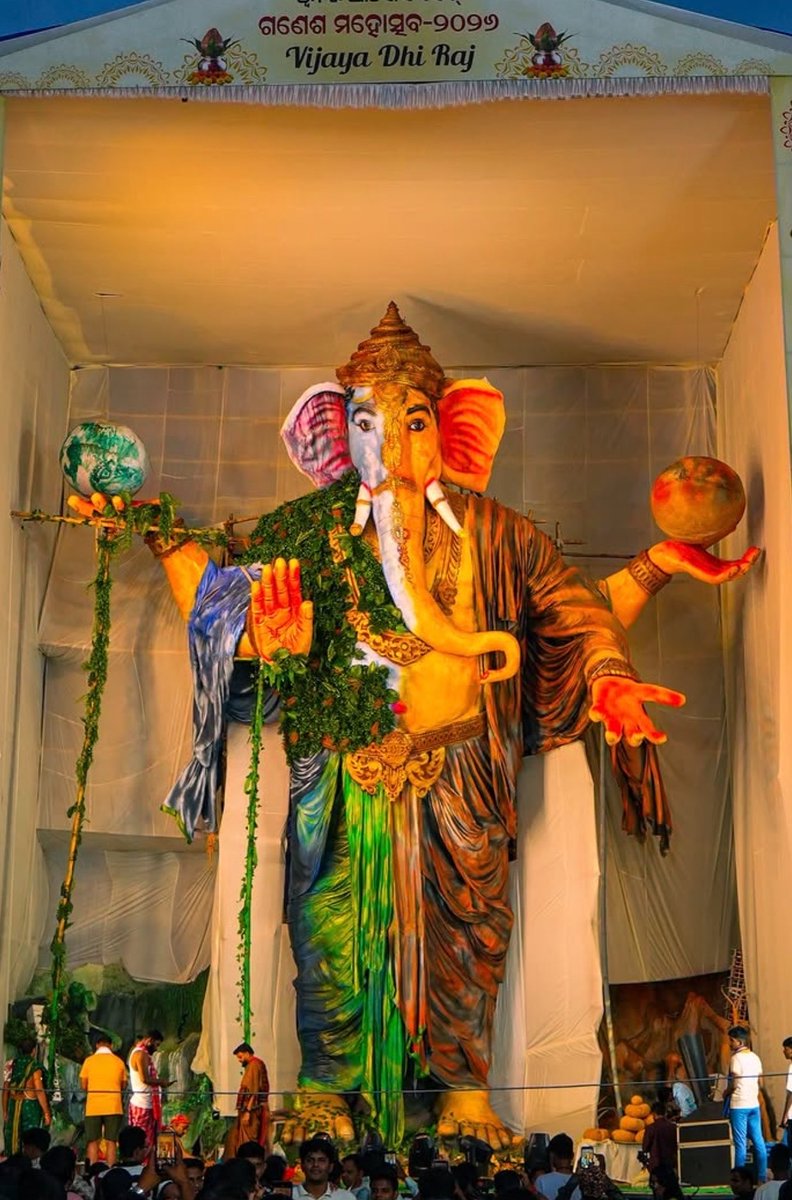 manas_muduli's tweet photo. Four of the biggest Ganesha idols in Bhubaneswar this year 2026.

Pic1 - Nayapalli (~80 feet)
Pic2 - Jagamara (~71 feet)
Pic3 - Badagada (~65 feet)
Pic4 - Saheed Nagar (~65 feet)
#GaneshChatruthi https://t.co/E08Tt3dqde