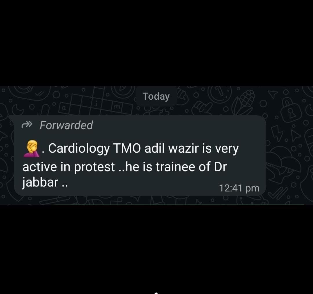 VoiceOfDoctorss's tweet photo. ہم عادل وزیر کے حوصلے، بہادری اور اصولی مؤقف کو سراہتے ہیں اور ہر مشکل گھڑی میں ان کے ساتھ کھڑے ہیں۔

اگر خدانخواستہ ہمارے کسی بھی ایکٹیوسٹ کو کسی قسم کا نقصان پہنچایا گیا، تو اس احتجاج کا خاتمہ صرف اور صرف ذمہ دار شخص کی Termination پر ہوگا۔

#30PercentPayRaiseForDoctors https://t.co/DMLMjvSfYe
