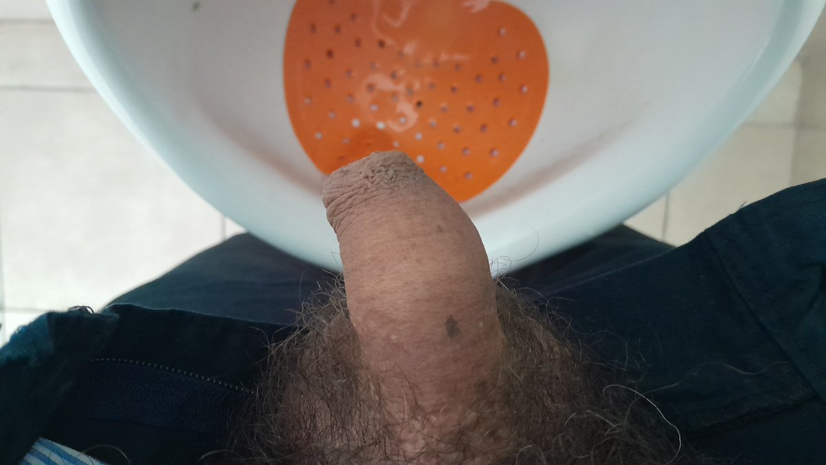 Morboxxxon's tweet photo. Que se vaya el frio, que voy al baño y no la encuentro 🤣 https://t.co/rki3qA68nG
