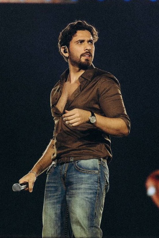 OwnUtopia's tweet photo. Gustavo Mioto foi anunciado no Stagecoach, maior festival de country dos EUA, na Califórnia!

O cantor se torna o primeiro brasileiro da história a subir ao palco principal do evento, apresentando-se no dia 24 de abril. 🇧🇷 https://t.co/R8HhPfksPY