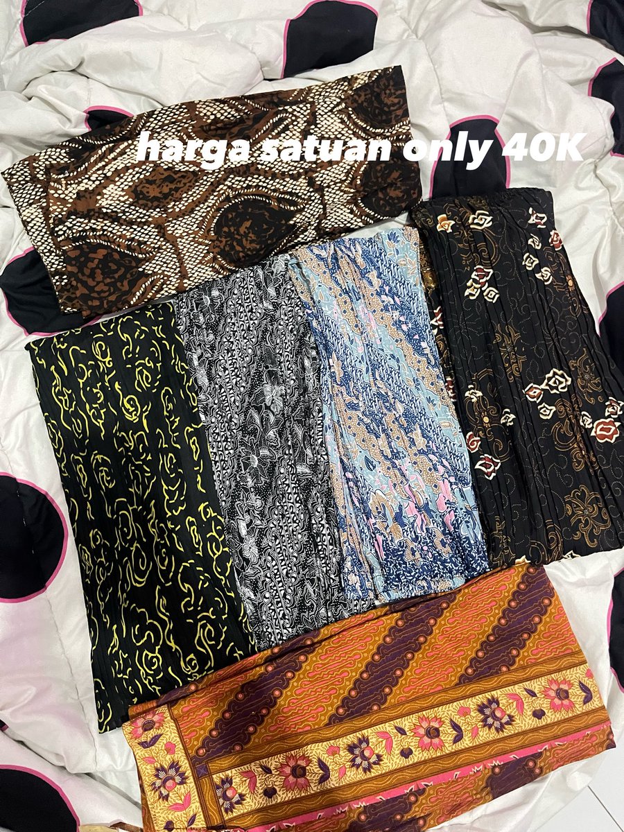 stupidlytender's tweet photo. WTS WTS • aku mau pl kebaya colorfull gini and bawahan kebayaa nih yuk guys angkut pemakaian baru 1x aja soo condi pasti like new!

🖇️ manual or 🍊via splitpay only :3
💌 dm me for more details 🩷🩷 https://t.co/j5eckks8cU