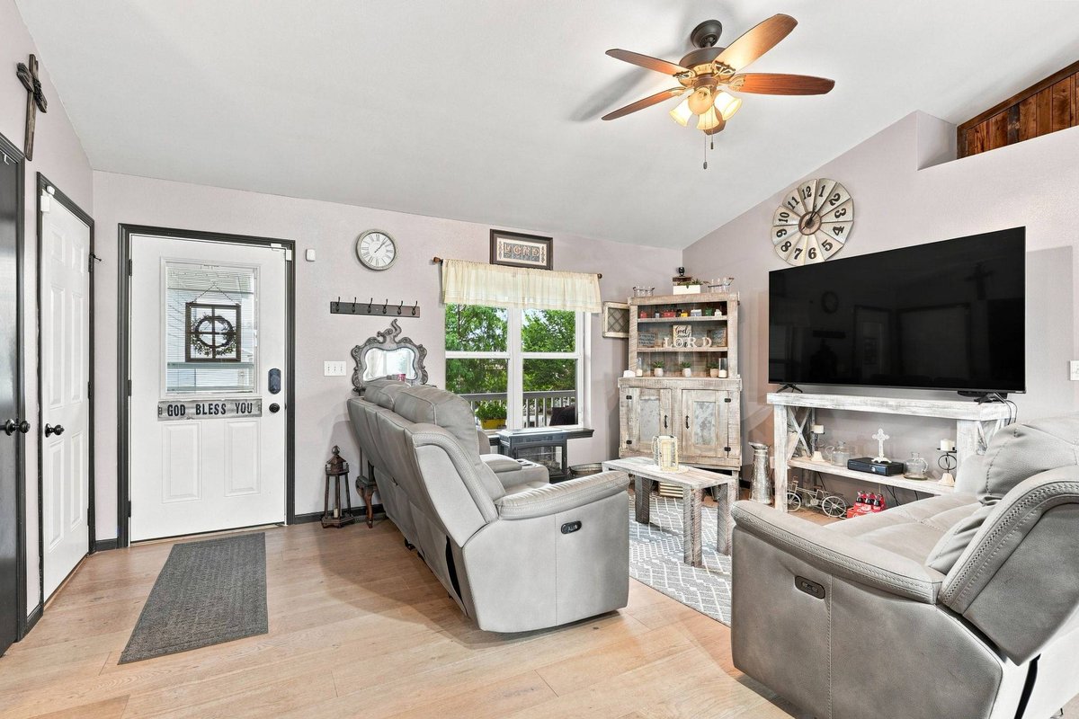 artcutech's tweet photo. New listing: 6613 Ohio St SW, Cedar Rapids. 4-bed, 3-bath ranch with a finished lower level and wet bar. $354,900. Schedule a showing. #NewListing
https://t.co/wBvTo5Xxch https://t.co/5VFj2cOoQ6