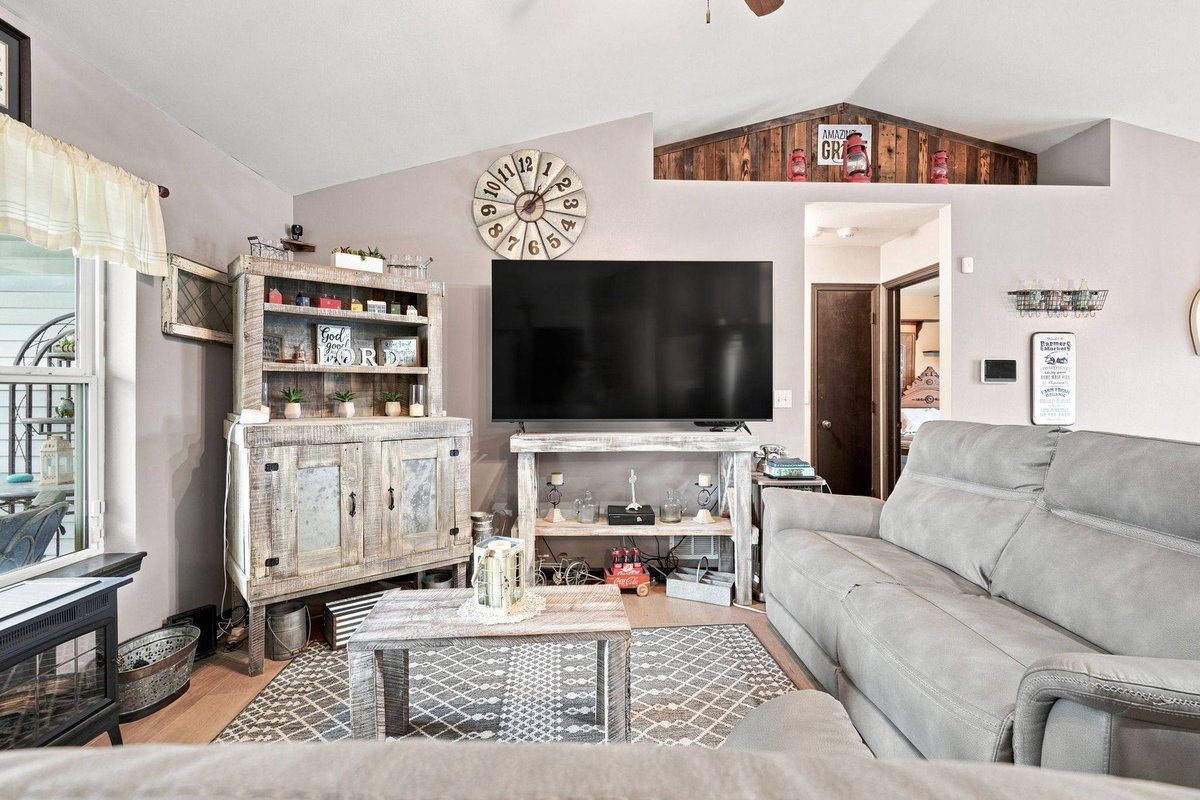 artcutech's tweet photo. New listing: 6613 Ohio St SW, Cedar Rapids. 4-bed, 3-bath ranch with a finished lower level and wet bar. $354,900. Schedule a showing. #NewListing
https://t.co/wBvTo5Xxch https://t.co/5VFj2cOoQ6