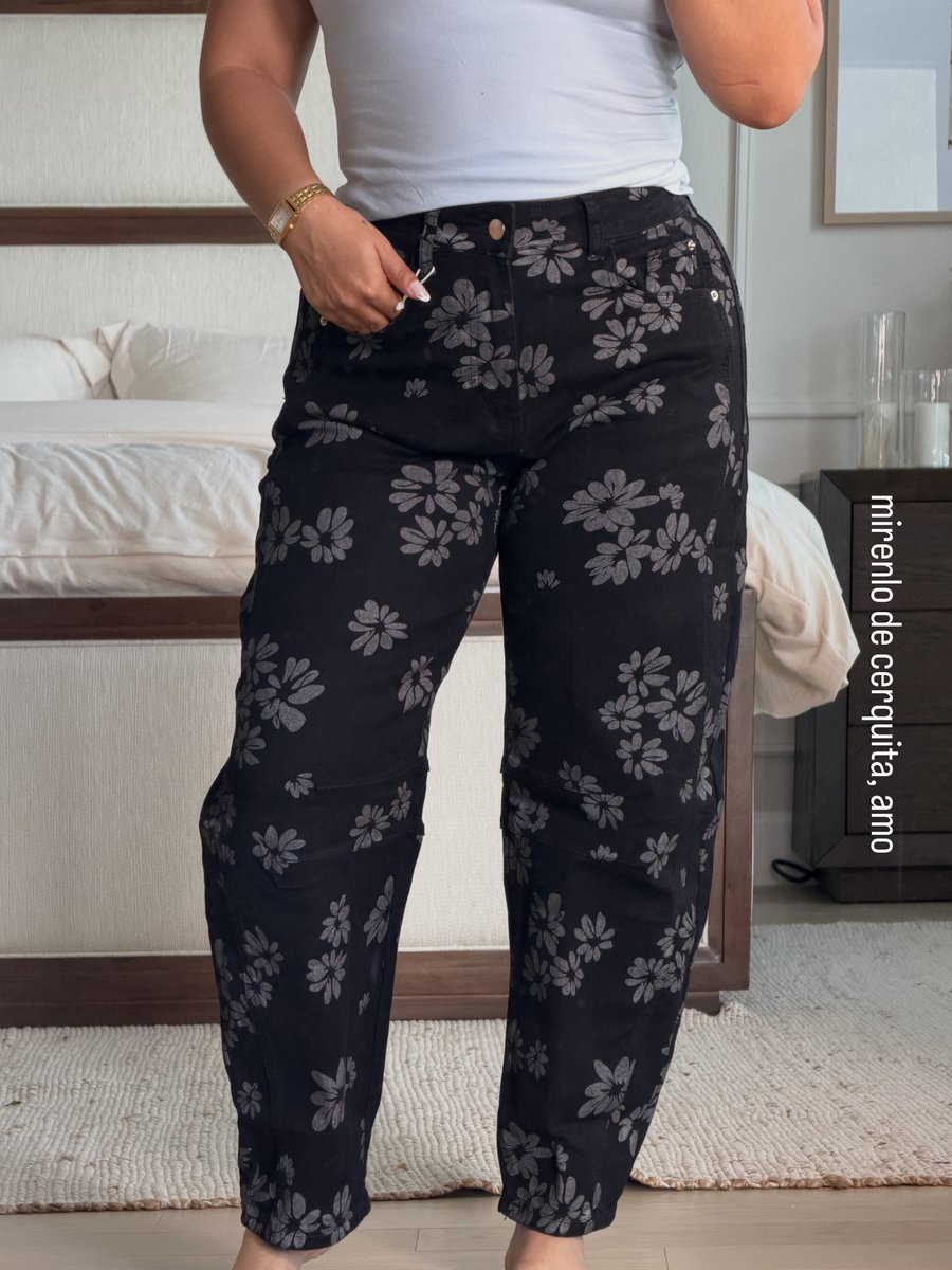 Seuvidalouka's tweet photo. My favorite Amazon Barrel jeans so far. This might become a series. Comment “barrel” and I’ll send you the details. https://t.co/cfHAsTfKZn