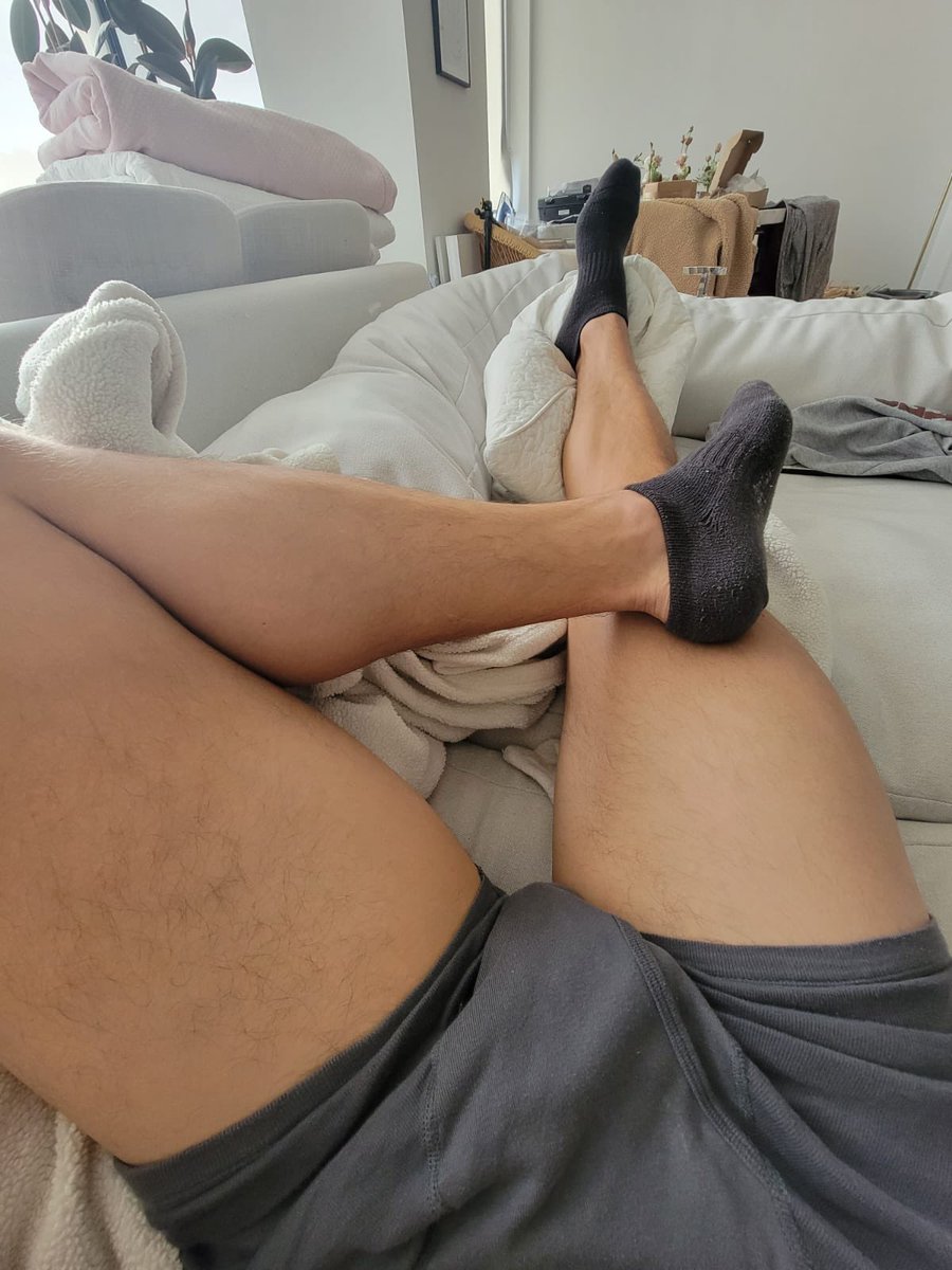 Mybrossocks's tweet photo. Morning sluts! 
#socks #mensocks #muscles #legs https://t.co/KfK4cf8o74