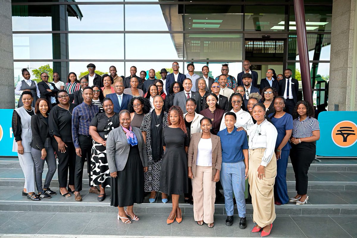 BWPresidency's tweet photo. President @duma_boko has called on journalists to strengthen economic reporting, stressing the importance of accurate, credible &amp; well contextualised information as Botswana pursues investment, trade &amp; economic diversification.

#EconomicReporting #Botswana #BWPresidency 🇧🇼 https://t.co/szKOnjInzj